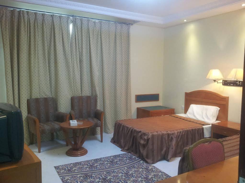 Oyo 366 Waves Hotel Ajman Exterior foto