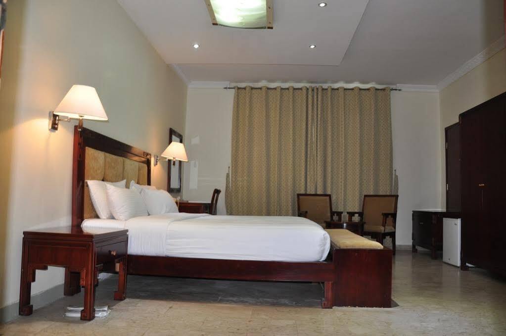 Oyo 366 Waves Hotel Ajman Exterior foto