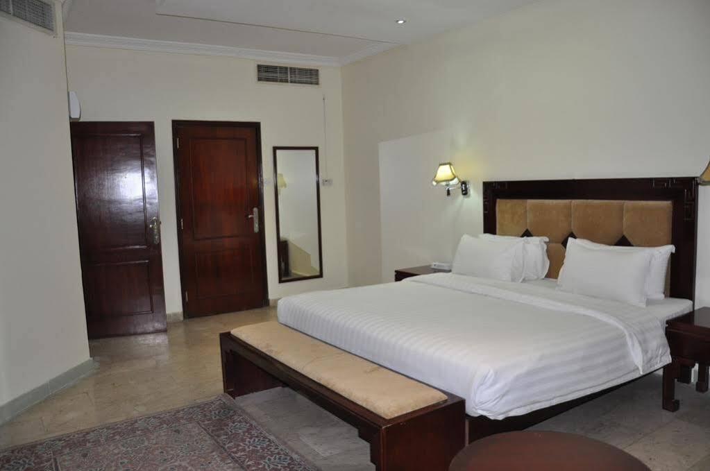 Oyo 366 Waves Hotel Ajman Exterior foto